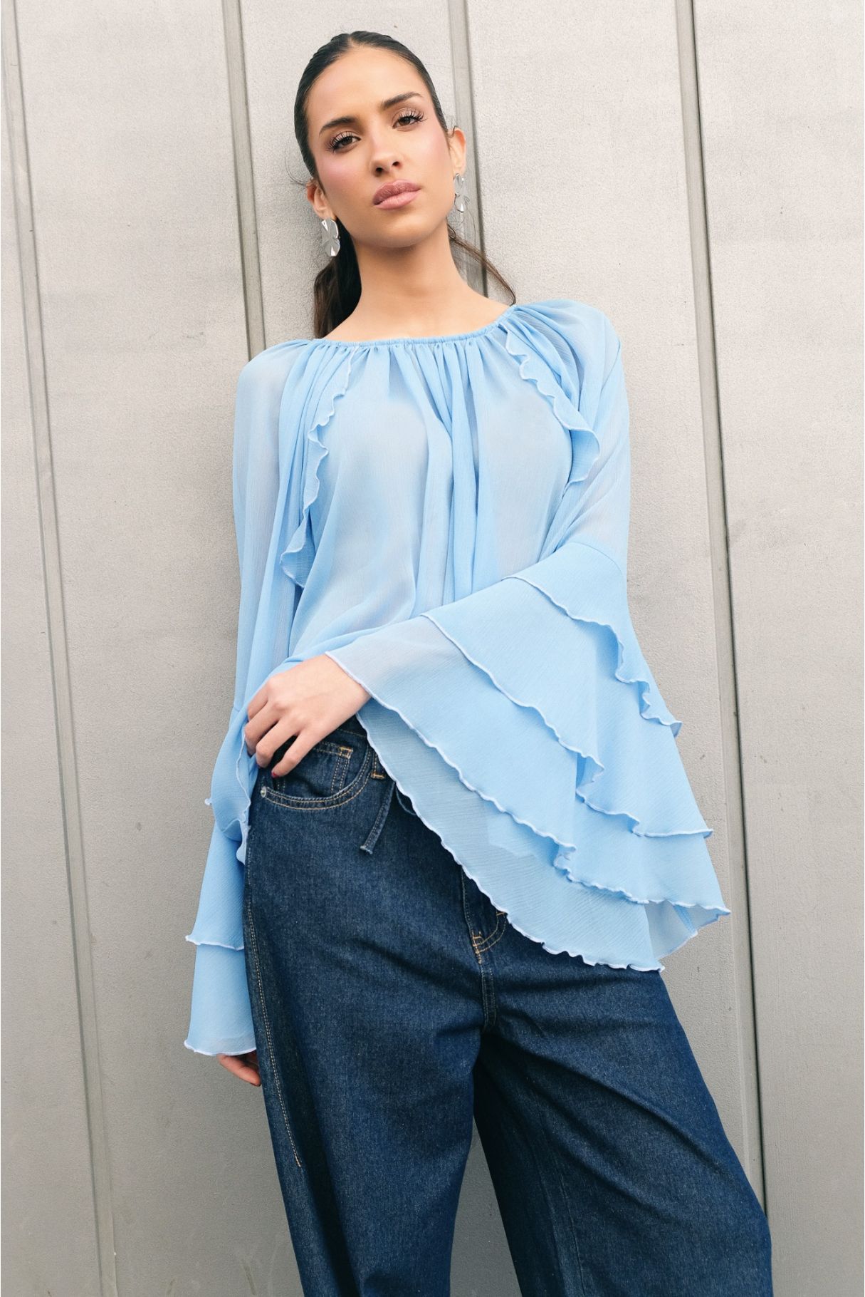 BLUSA CON VOLANT
