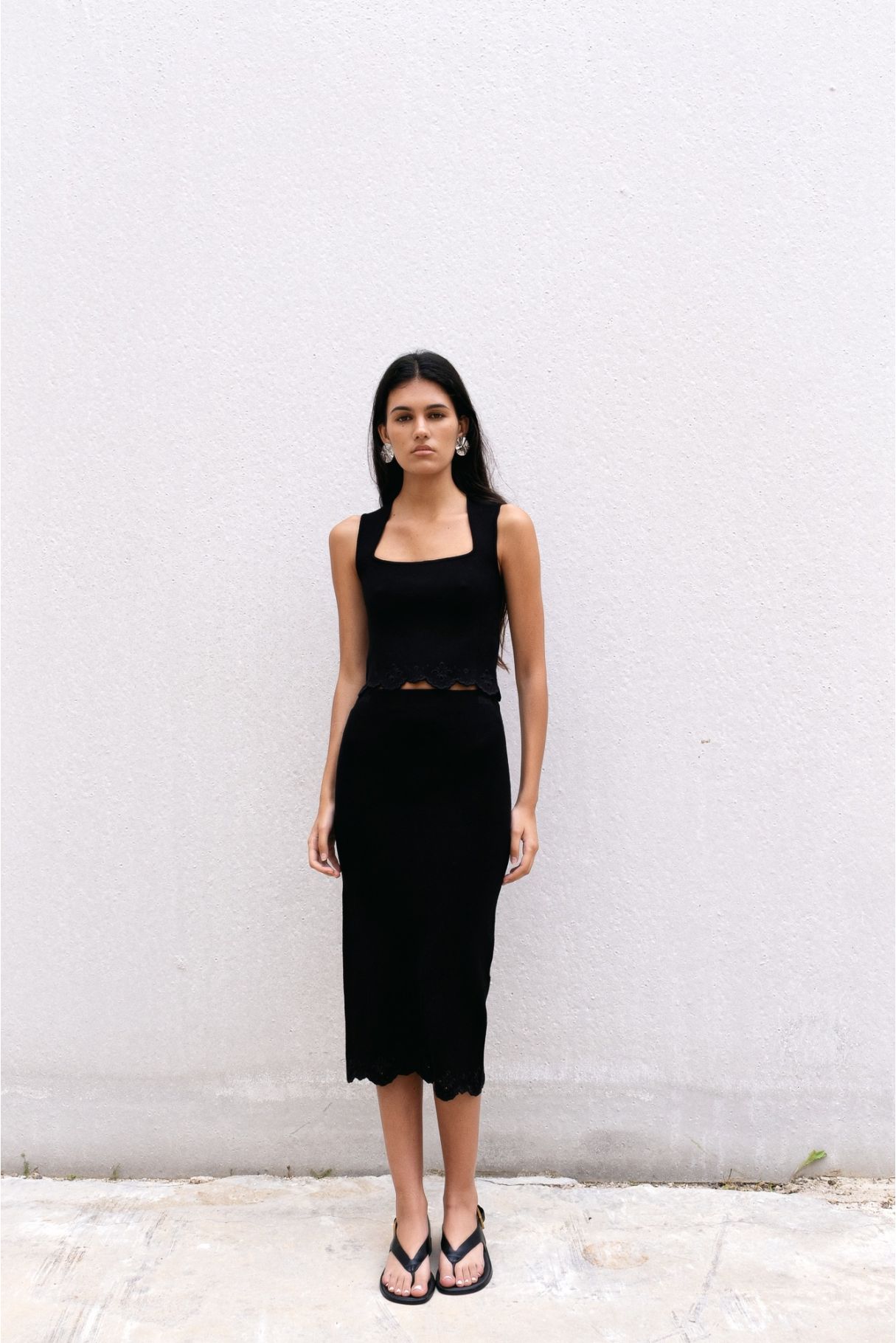 FALDA MIDI PUNTO BORDADOS