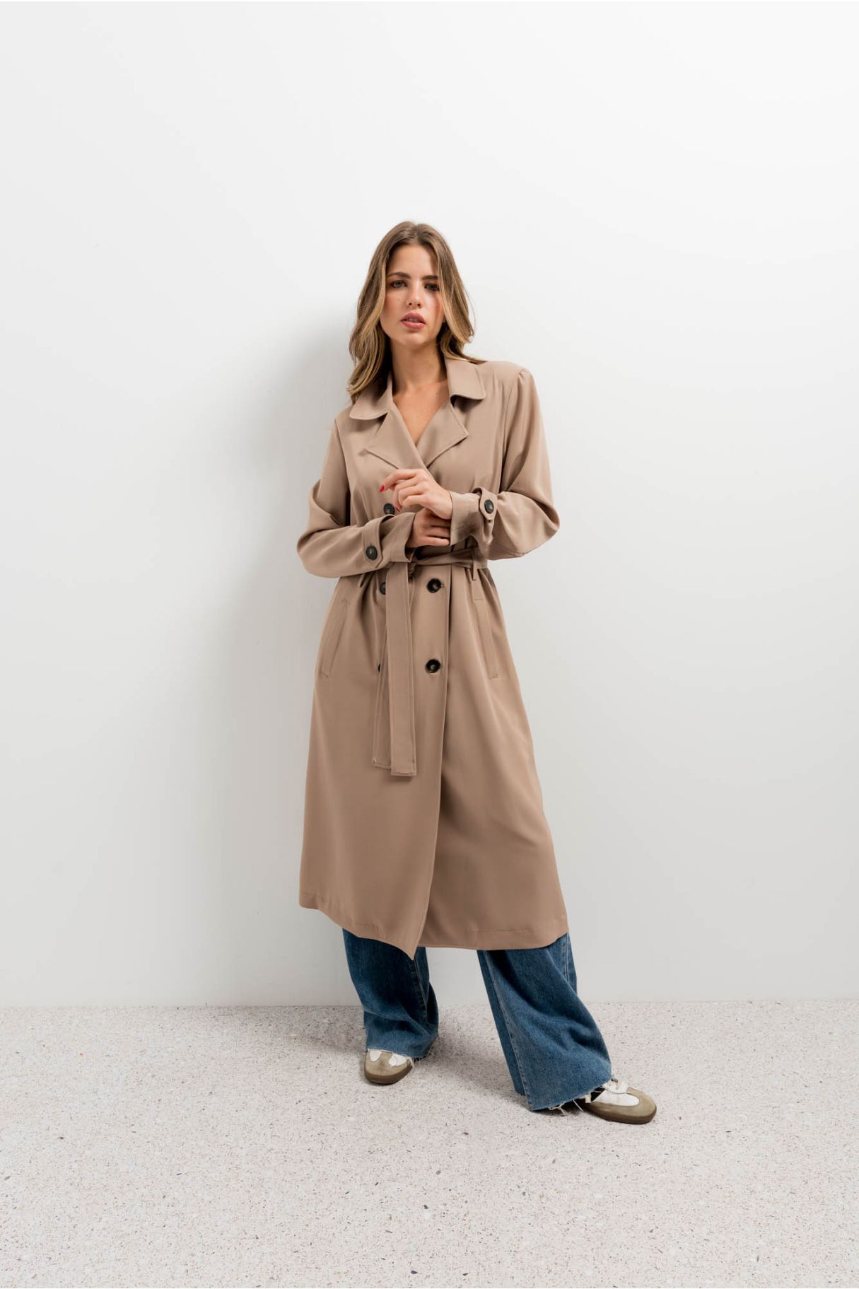 OVERSIZE-TRENCHCOAT MIT GÜRTEL