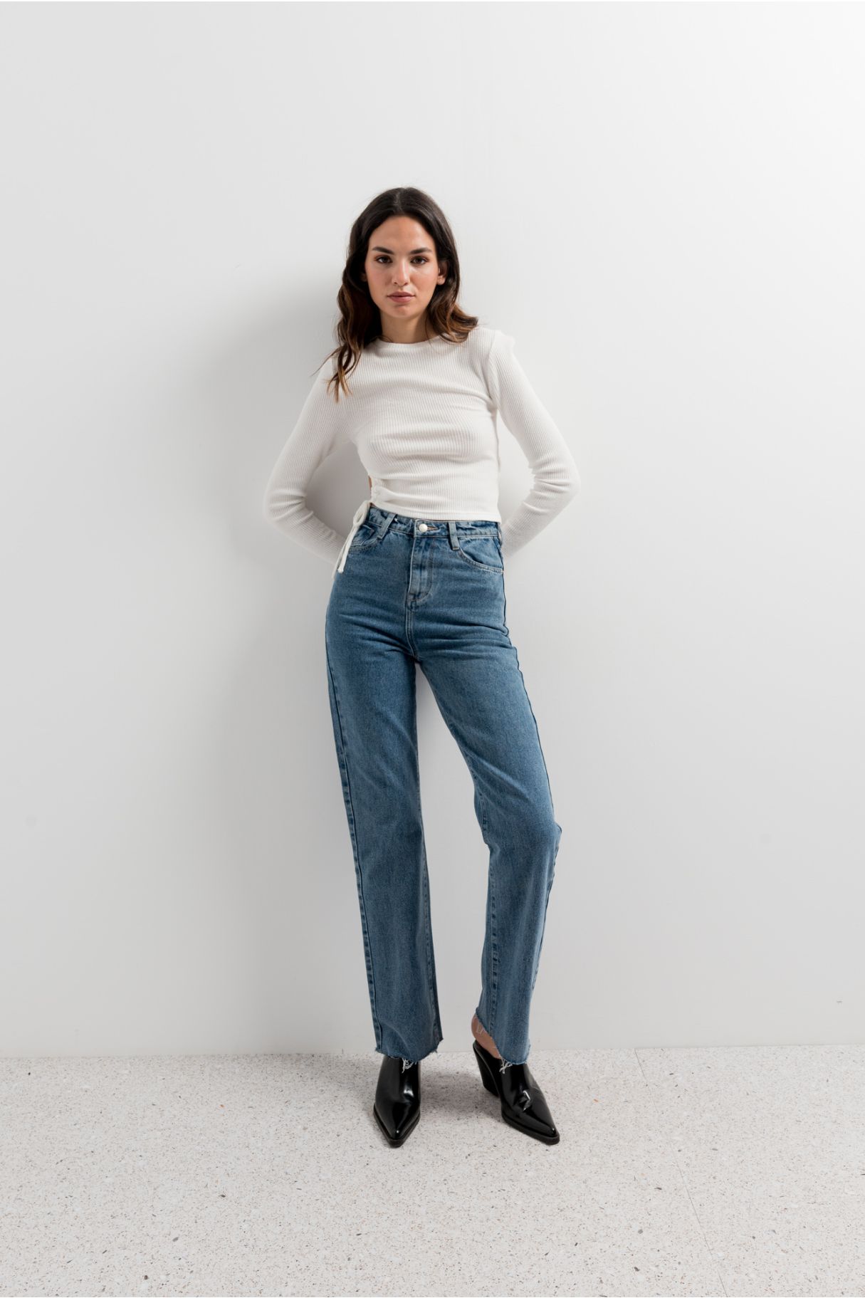 T-SHIRT CON RACCOLTA LATERALE