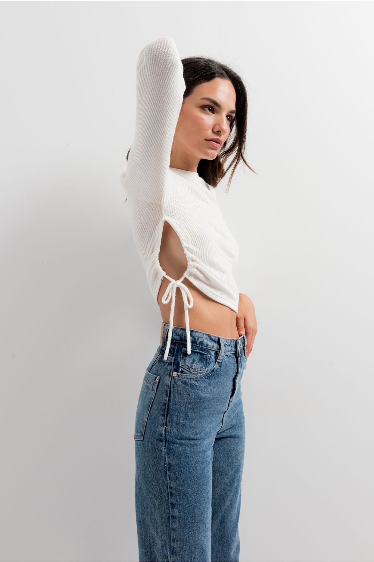 T-SHIRT CON RACCOLTA LATERALE