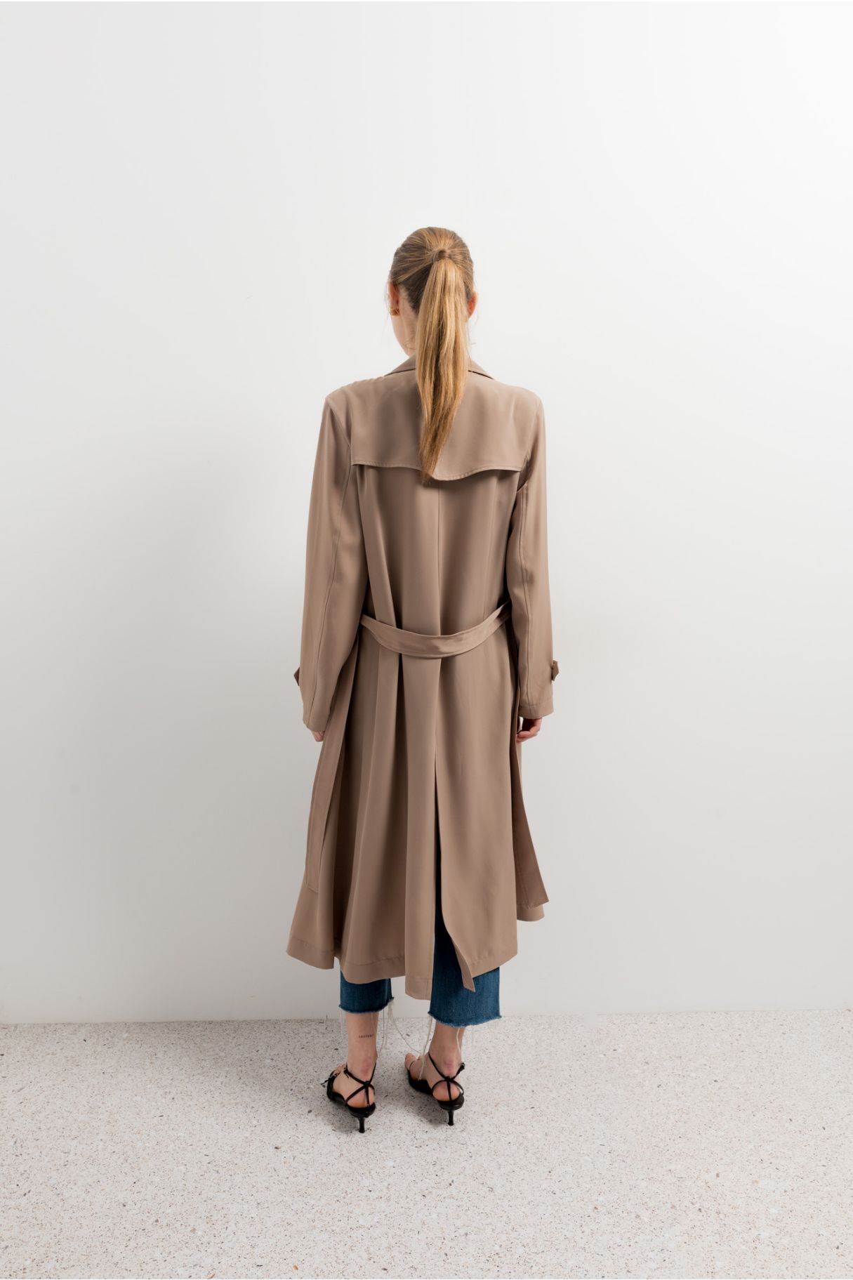 OVERSIZE-TRENCHCOAT MIT GÜRTEL