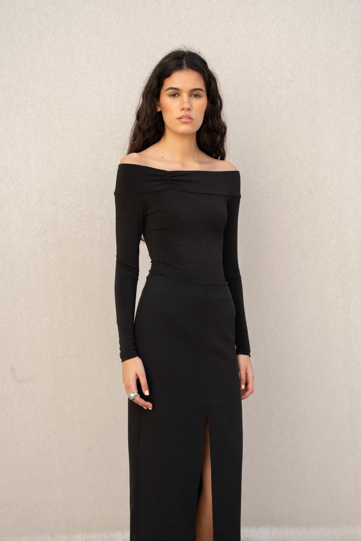 FALDA MIDI CON ABERTURAS