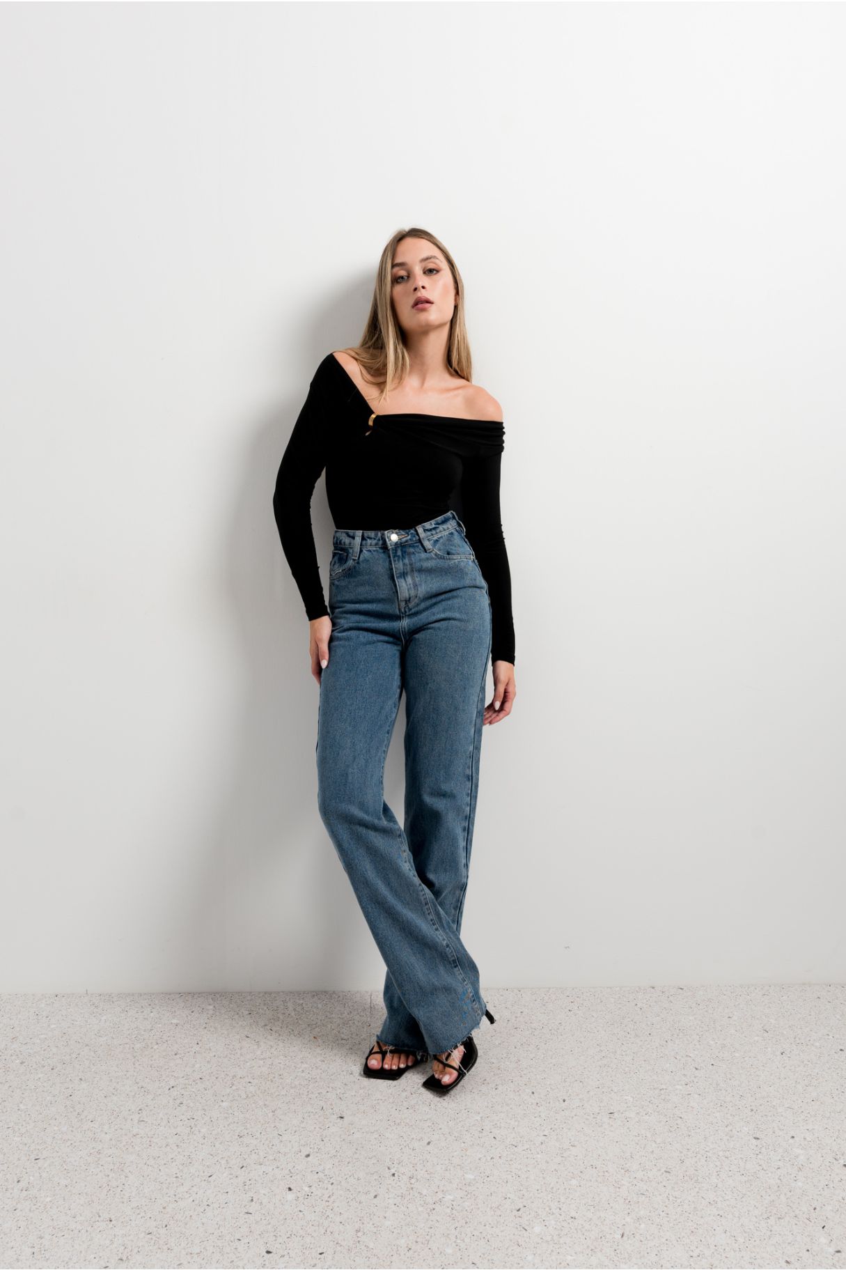 JEANS DRITTI A TUTTA LUNGHEZZA