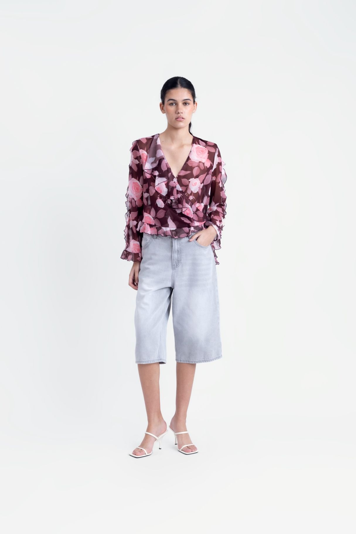 BEDRUCKTE BLUSE MIT RÜSCHEN