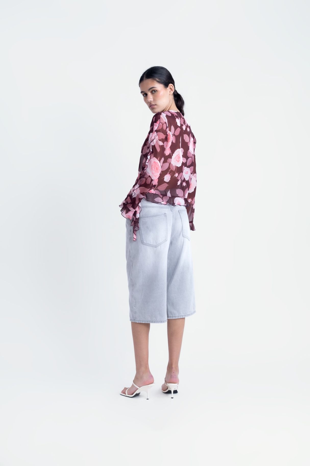 BEDRUCKTE BLUSE MIT RÜSCHEN