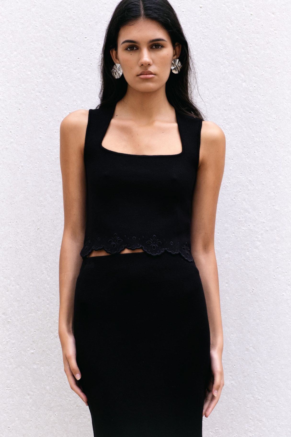 FALDA MIDI PUNTO BORDADOS