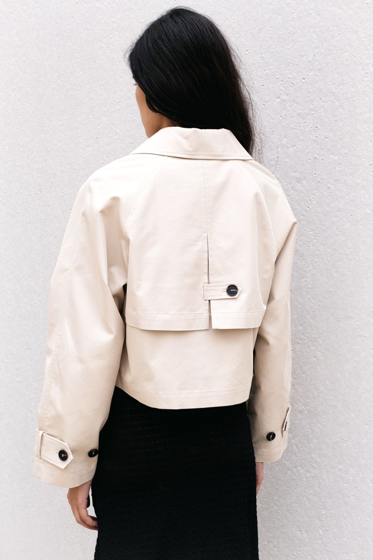 TRENCH CORTO