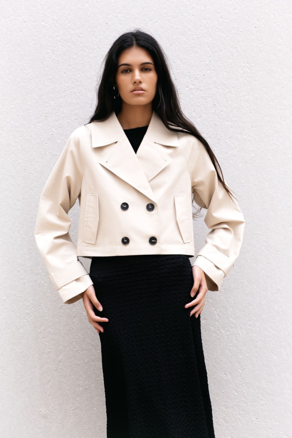 TRENCH CORTO