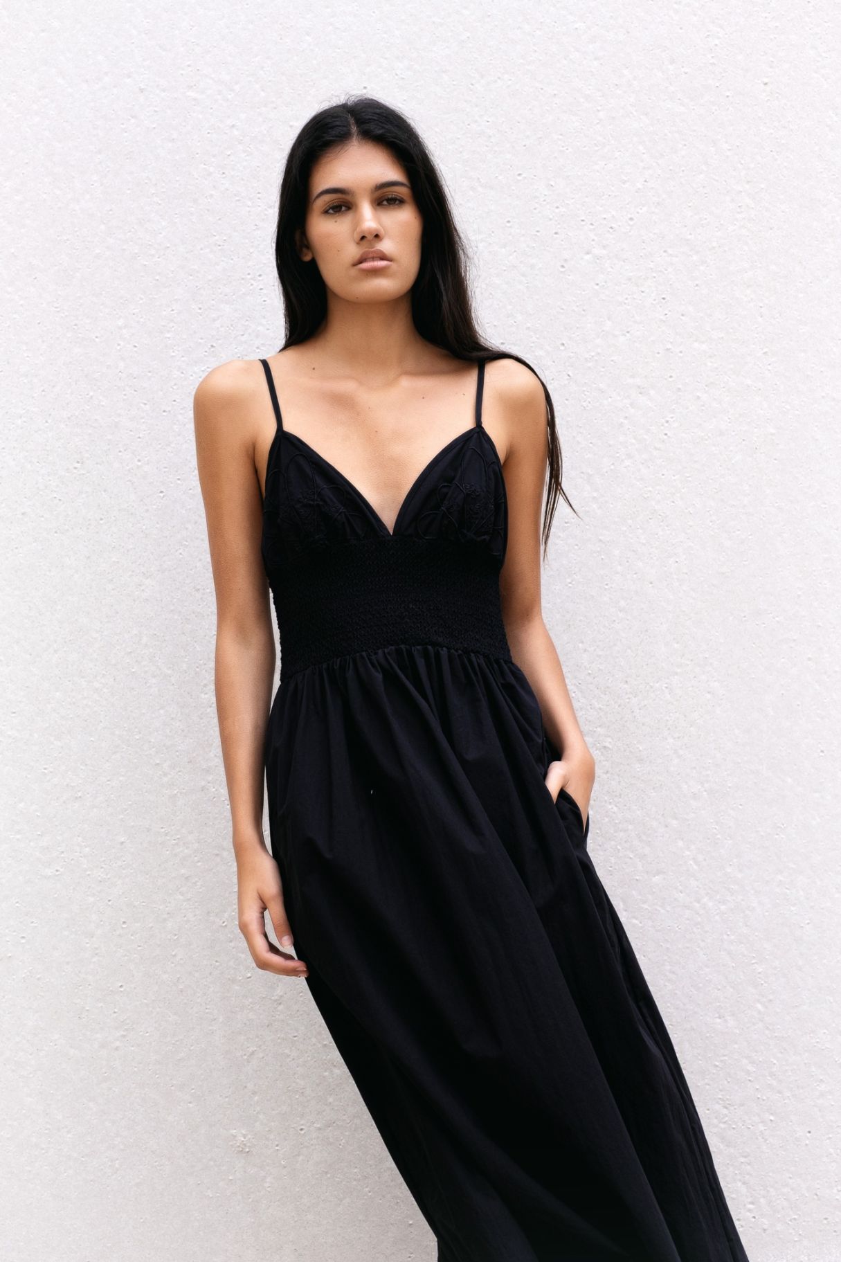 VESTIDO MIDI BORDADO